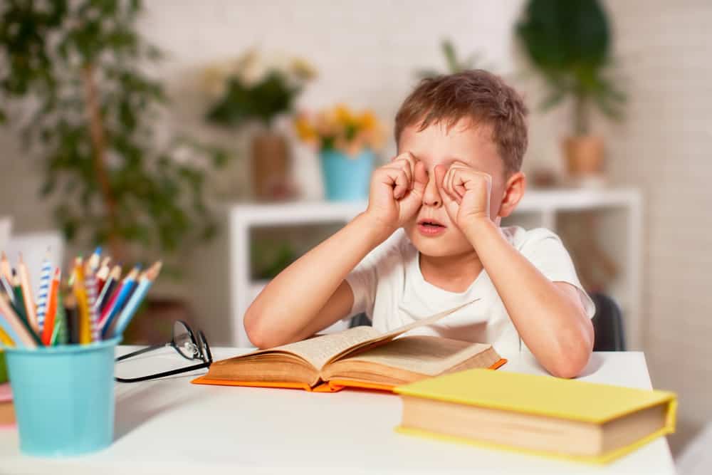 kid rubbing his eyes