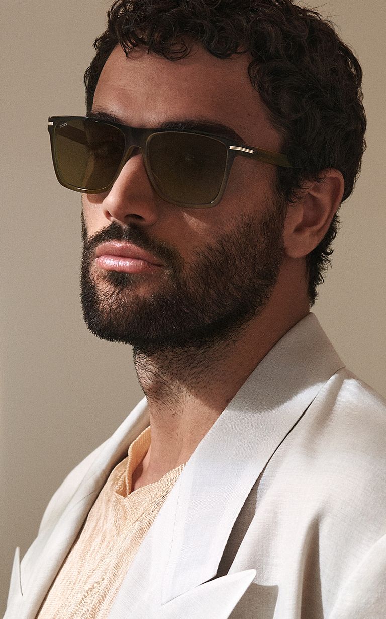 HBME_110_SU24_BOSS_Global_Campaign_Matteo_Look1_Eyewear_Sun2_001_2x3