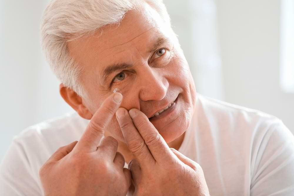 elderly patient using contact lenses advice